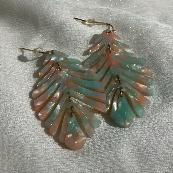 🍬Pastel Cotton Candy Fern/Leaf Acrylic lightweight Dangle Hook Drop Earrings - Picture 10 of 15